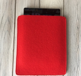 Чехол из фетра для iPad красный